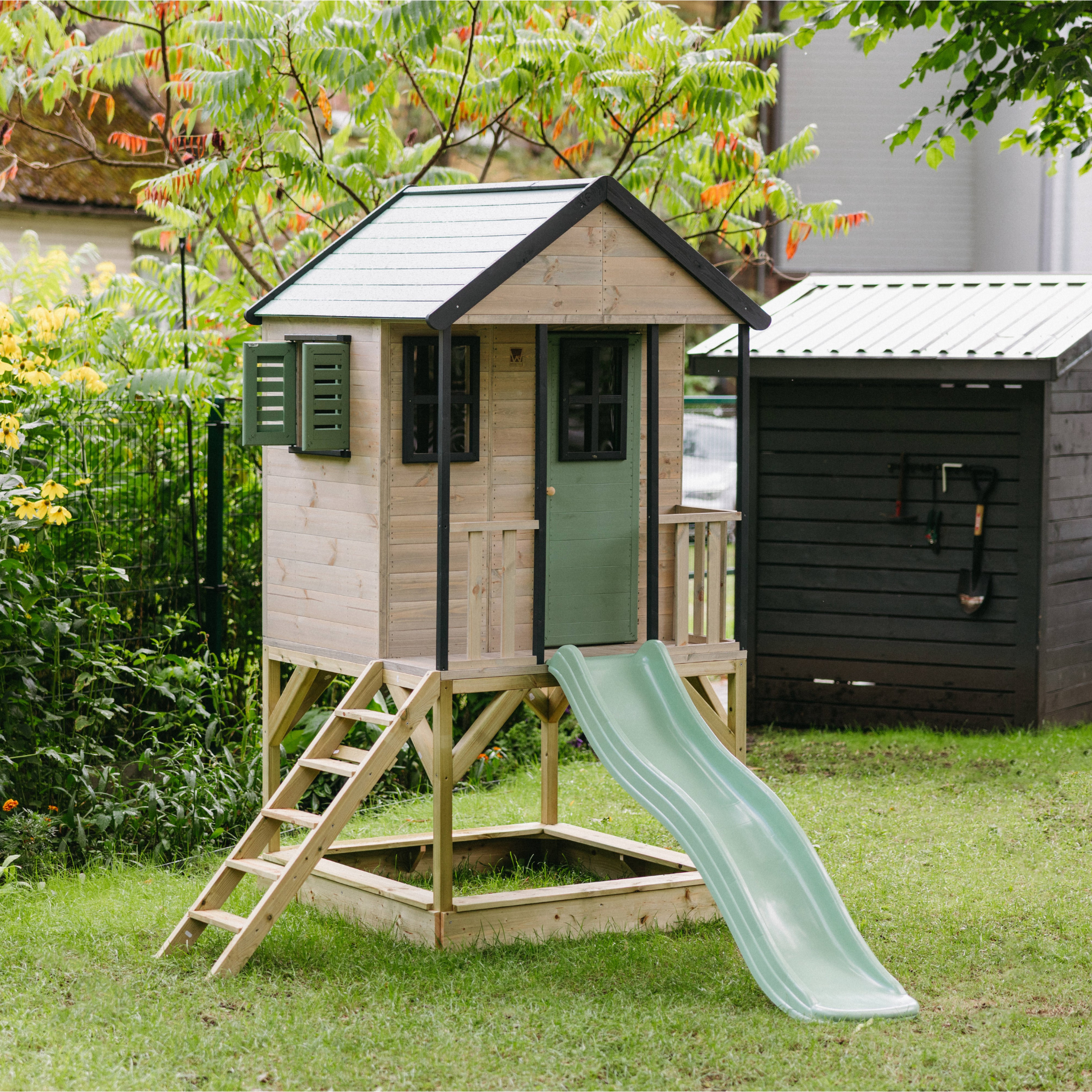 M48 Adventure Cottage House with Platform and Slide