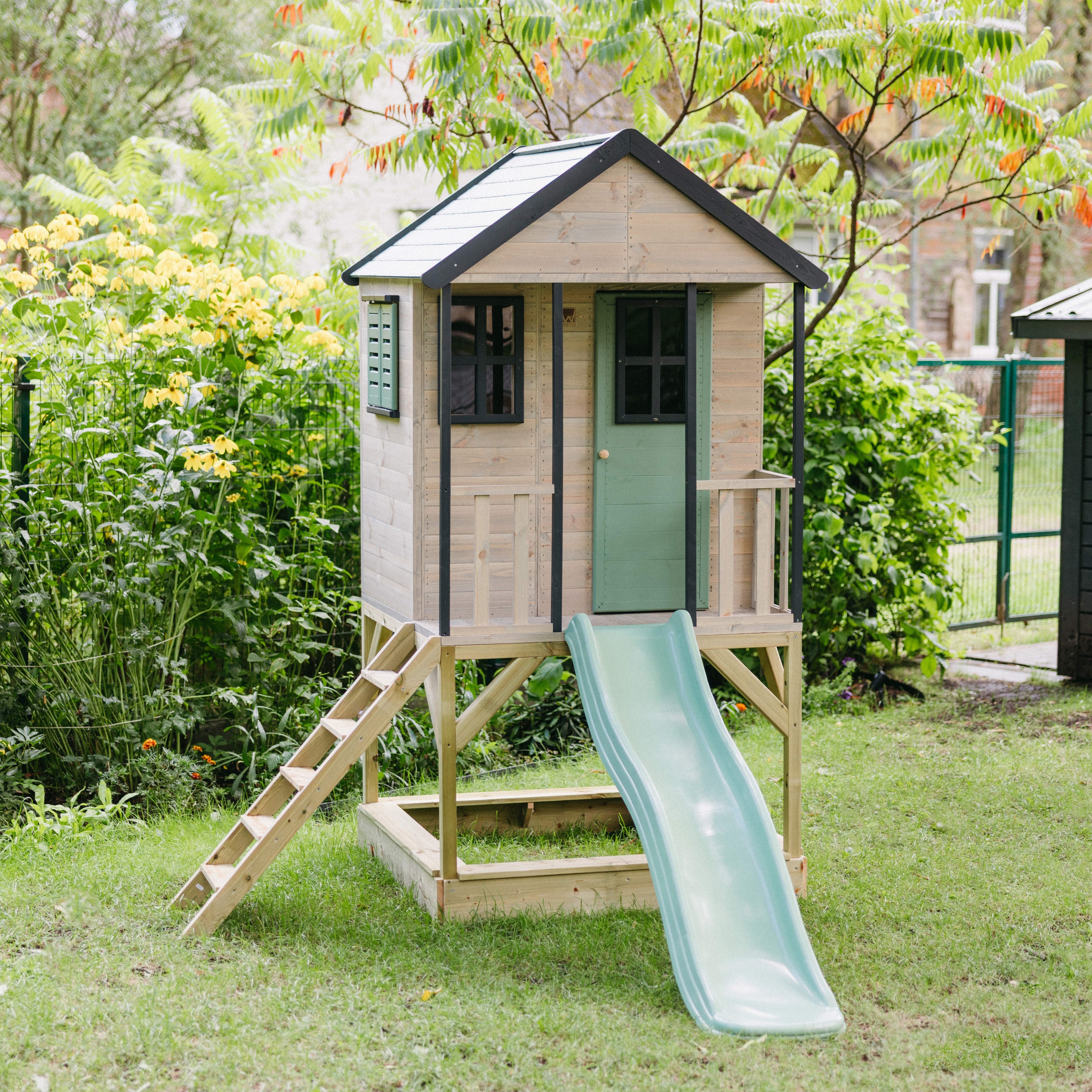 M48 Adventure Cottage House with Platform and Slide