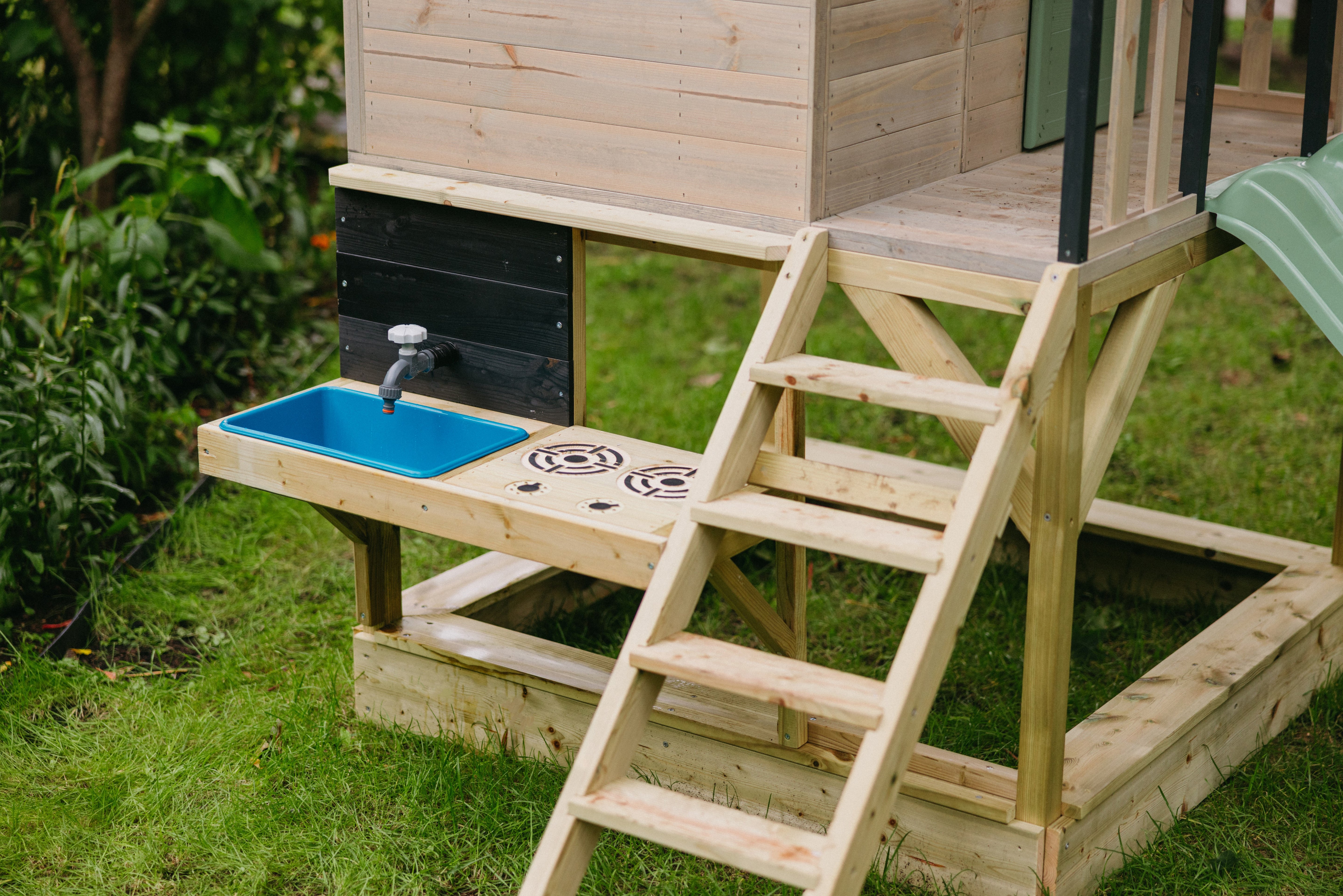 M48-K Adventure Cottage House with Platform and Slide + Kitchen Attachment