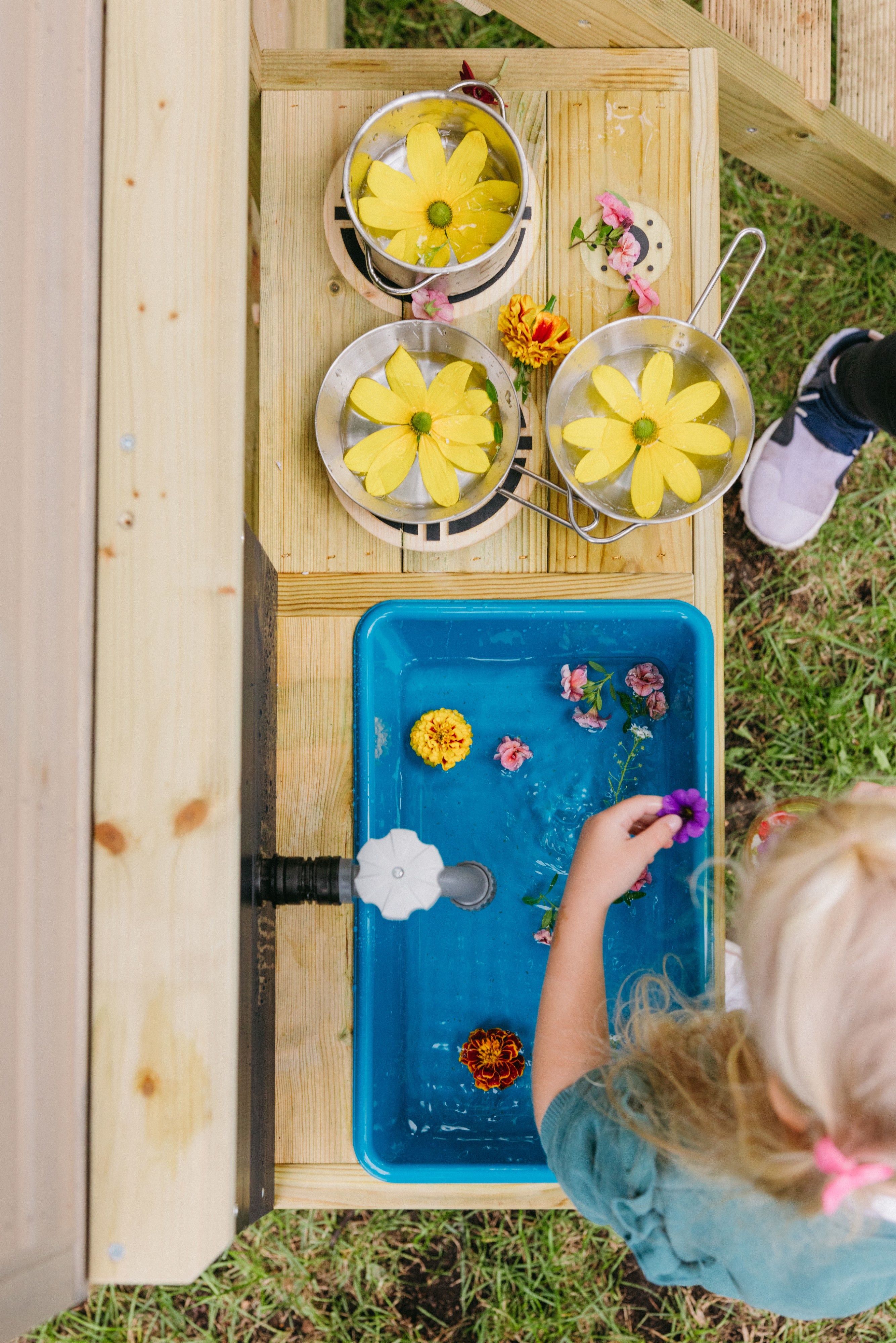 M48-K Adventure Cottage House with Platform and Slide + Kitchen Attachment