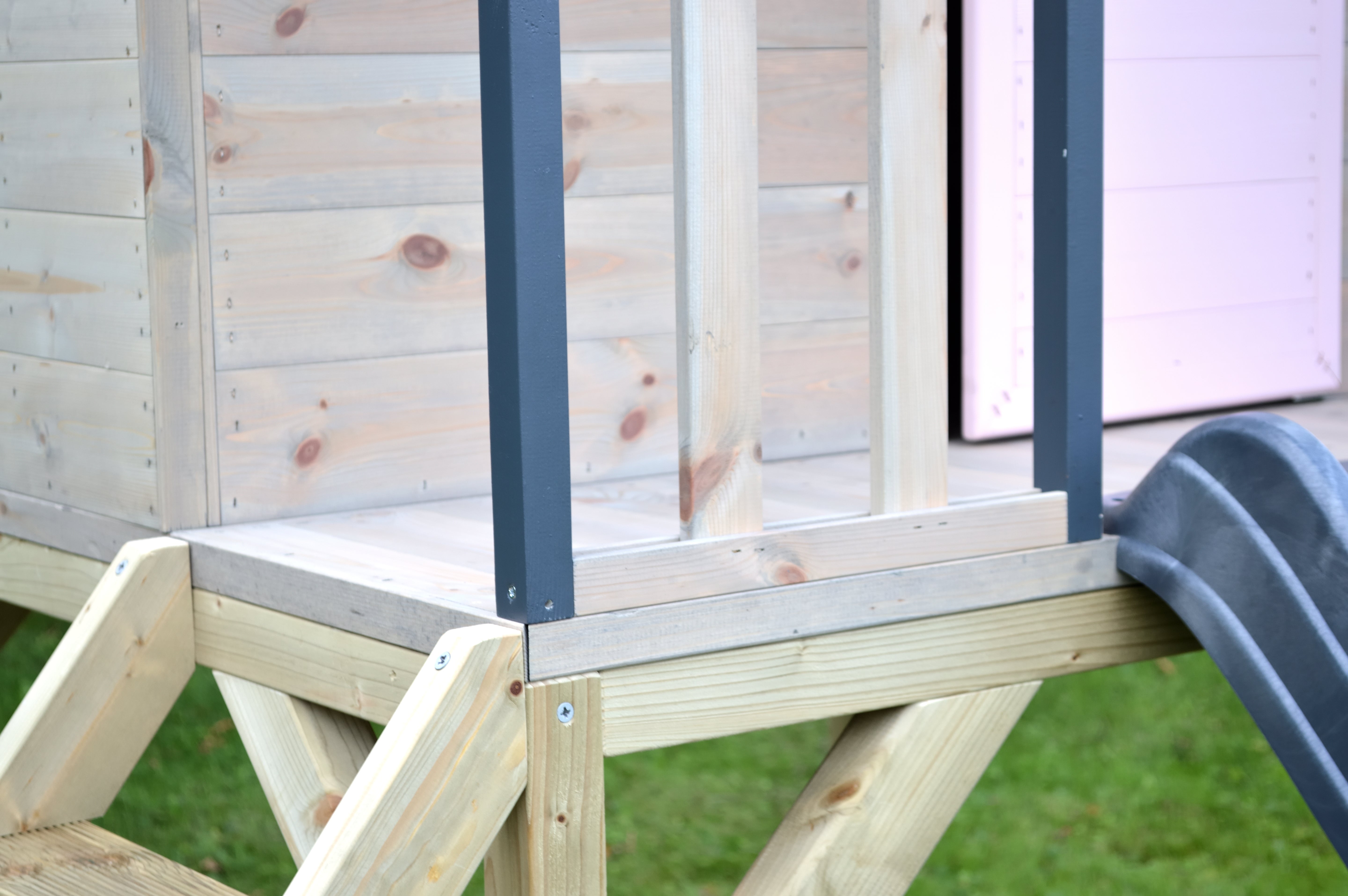 M48 Adventure Cottage House with Platform and Slide