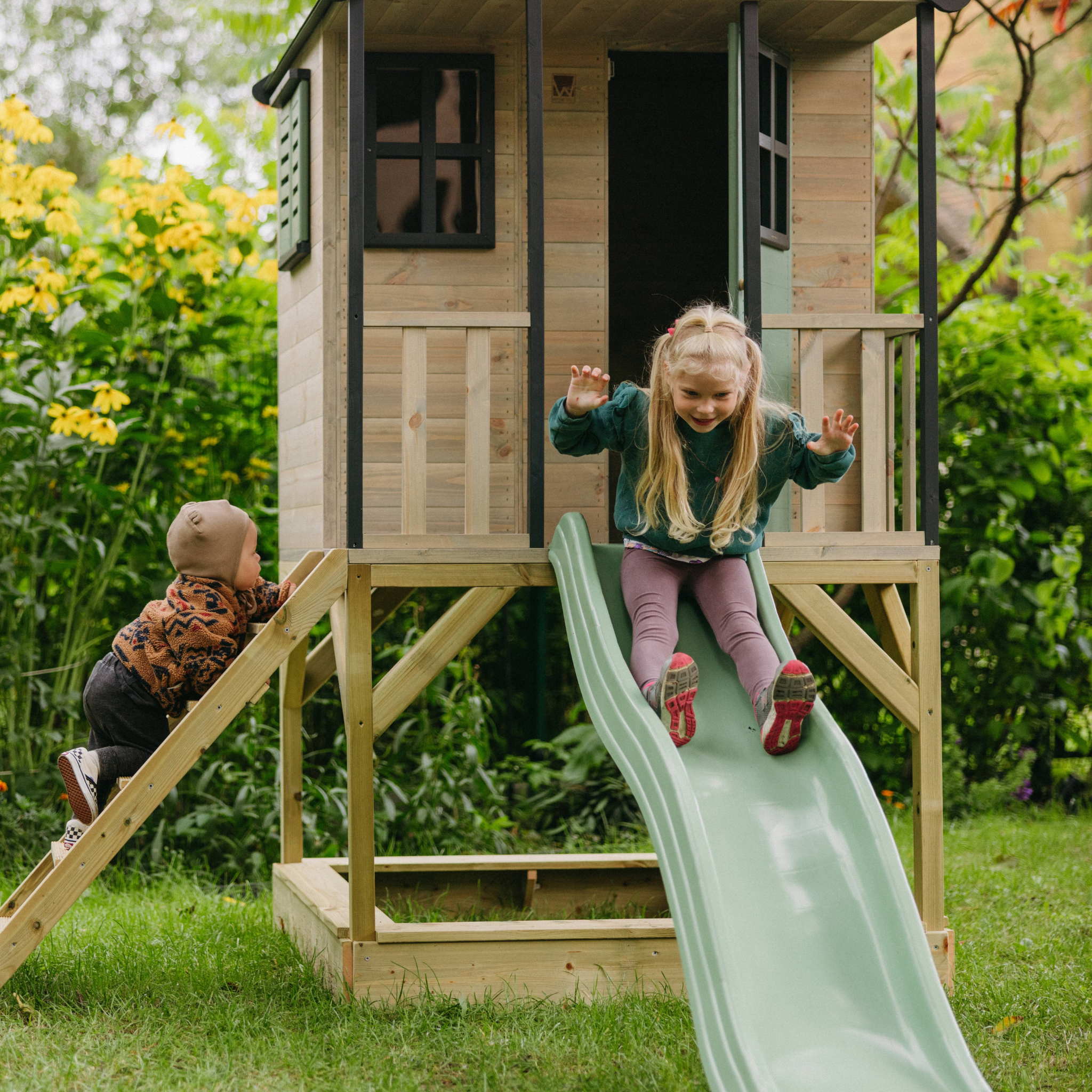 M48 Adventure Cottage House with Platform and Slide